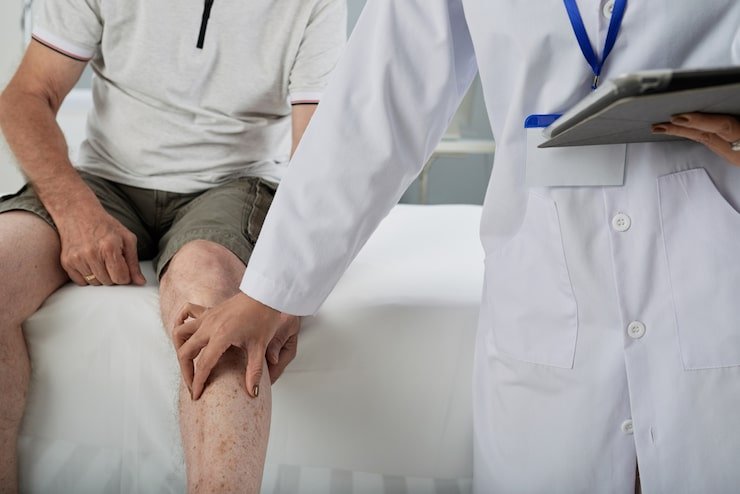 examining patient 1098 16884